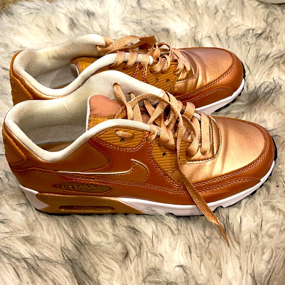 Nike rose gold airmax